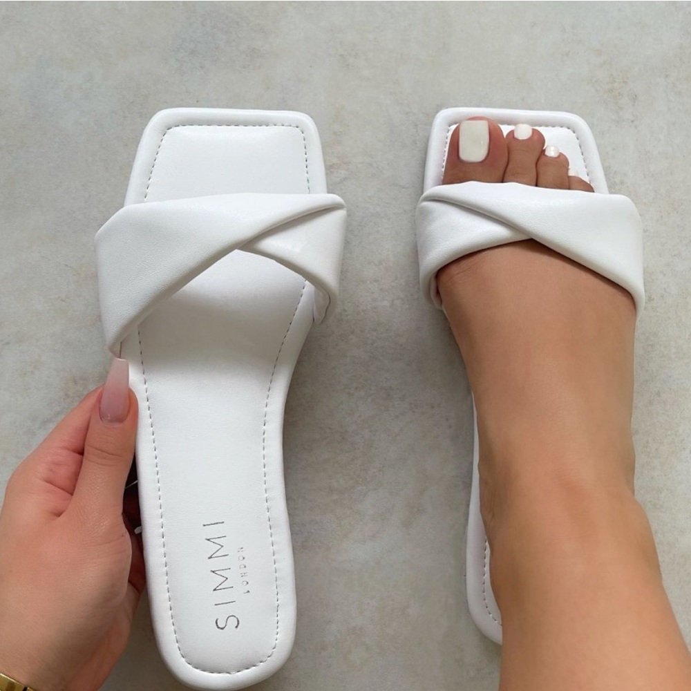 OCEANA WHITE TWIST PADDED STRAP FLAT SANDALS